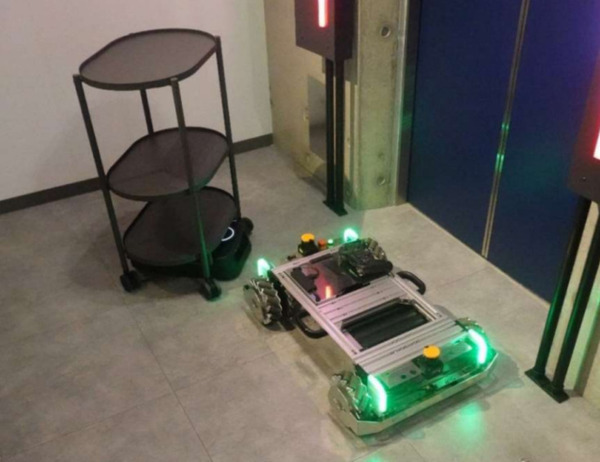 異なるメーカーのロボットを一括制御　群管理と共通インターフェースで衝突・停止を防止　経産省「ロボットフレンドリー構築支援」