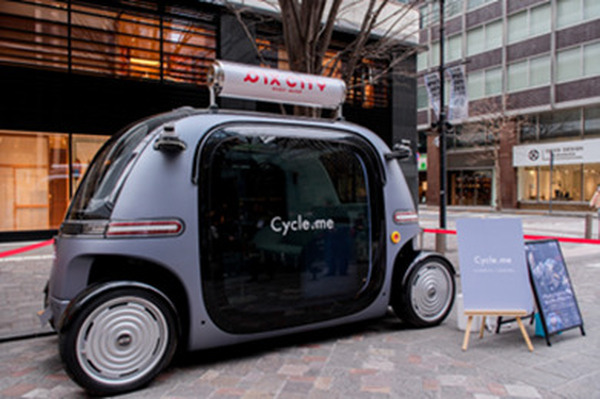 TIS、次世代の自動運転モビリティ社会を見据えて、無人の車内でPR効果やAI接客成果の実証実験　脳波測定も導入