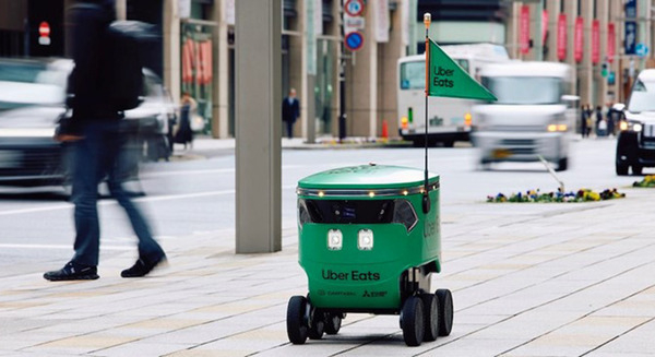 Uber Eatsがローソンで自動運転のロボ配達開始　デリバリーロボットの自動配達がコンビニにも拡大へ