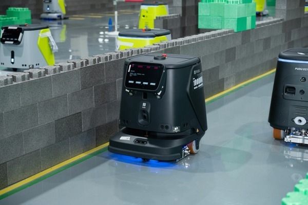 Puduが中国の工場で10万台目のロボット製造を達成、達成した機種はAI搭載の自律型清掃ロボット