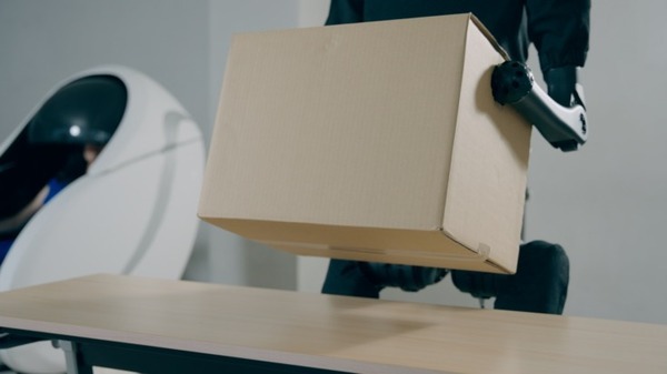 人類未体験のヒューマノイドとのシンクロ感覚　全身の動きや力加減をロボットと共有する「カプセルインタフェース」を公開　H2L