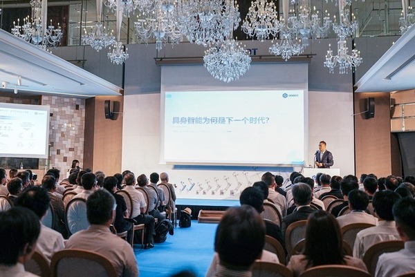 DOBOT、協働ロボット新製品の2機種を200名以上の参加者に披露　業界最高水準の速度と可搬重量を実現