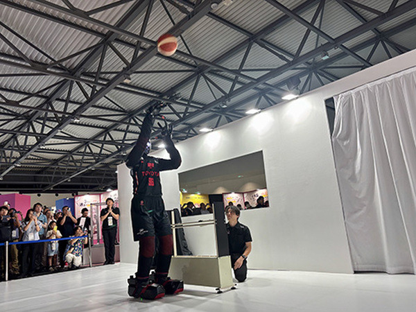 日本を代表するロボット技術が共演「未来づくりロボットWeek」万博で開幕　ロボットと生きる未来社会　WRSコンビニ競技も併催