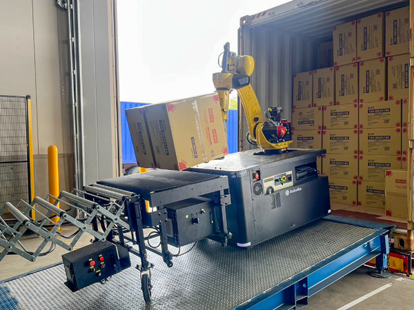 サンワサプライの物流センターにAI搭載の荷降ろしロボット導入　物流自動化で3社が協業