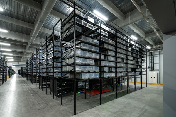 アダストリアグループが物流センターにロボットシステムを大規模導入、生産性と作業キャパシティを最大60％向上