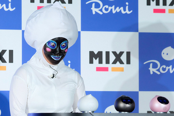 生成AI対応の会話AIロボット「Romi Lacatanモデル」発売！【笑撃】もうひとつの新モデルはまさかのヒト型だった!?