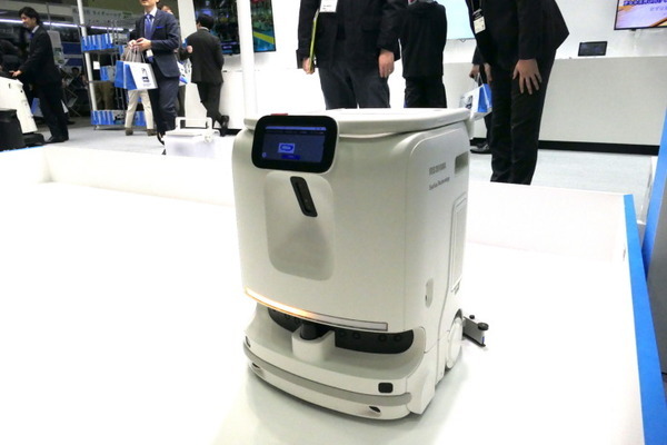 空港施設初、関西国際空港でアイリスオーヤマのDX清掃ロボット「BROIT」の運用開始