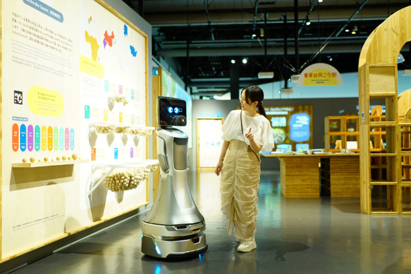 【国内初】AIが約8割を自動生成したプログラムでAI対話型案内ロボットの実証へ　GMO AIRが日本科学未来館で
