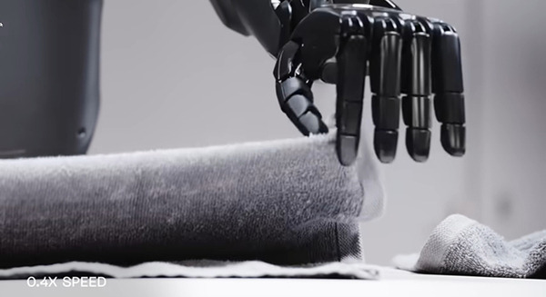 最新のヒューマノイドがタオルを畳む動画を公開　この動画の見どころとポイント、技術的にすごい点を詳しく解説
