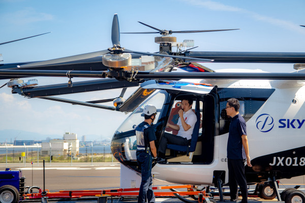 国産の空飛ぶクルマ「SKYDRIVE」機体搭載カメラの映像を初公開　万博で飛行を披露、吉村府知事も視察