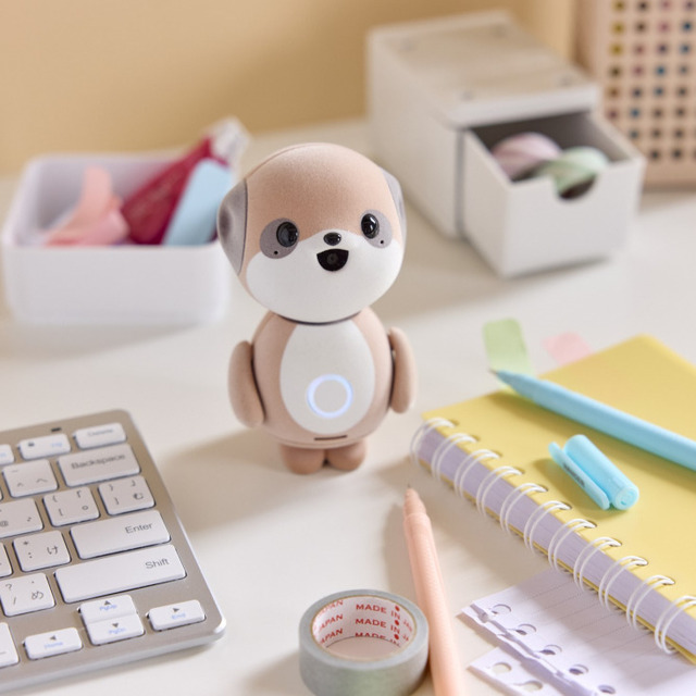 シャープが新AI製品「ポケとも」発表 – ロボットとアプリで展開するポケットサイズの対話パートナー