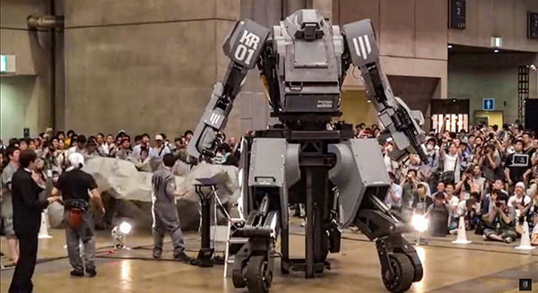 8年前、4m級の巨大ロボットが戦う日米決戦があった！熱狂した壮絶デュエルを振り返る