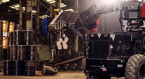 8年前、4m級の巨大ロボットが戦う日米決戦があった！熱狂した壮絶デュエルを振り返る