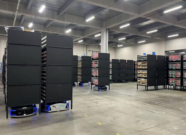 プーマの新物流センターのDX構築をギークプラスらが支援　自動棚搬送ロボット42台導入　既存システム変更なしに在庫の一元管理を可能に