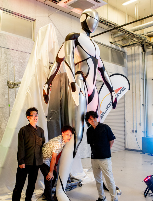 身長4mの柔らかい巨神が万博で動き出す！神秘性と安全性を両立、未来感あふれるニューマティックロボ体験レポート