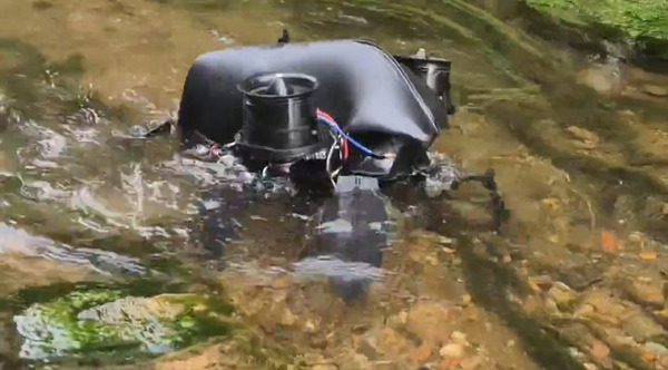 まるでSF？もしくは軍事転用の危険性も秘めるドローンロボットが登場 中国のDIY愛好家が開発