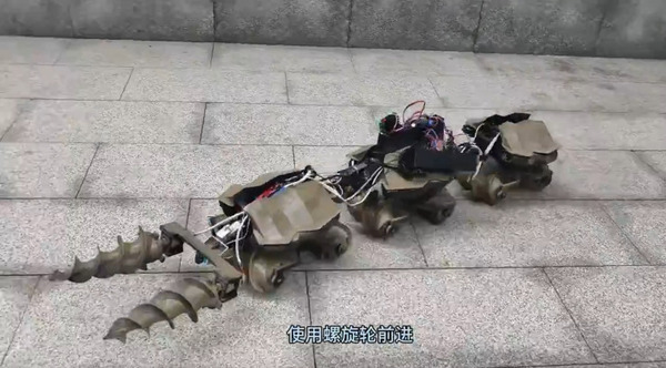 まるでSF？もしくは軍事転用の危険性も秘めるドローンロボットが登場 中国のDIY愛好家が開発