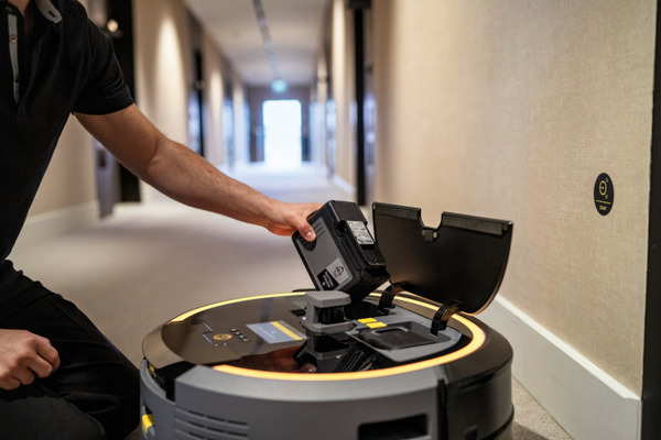 業務用ロボット掃除機「KIRA CV 50」を月額5.8万円からレンタル提供 ケルヒャー