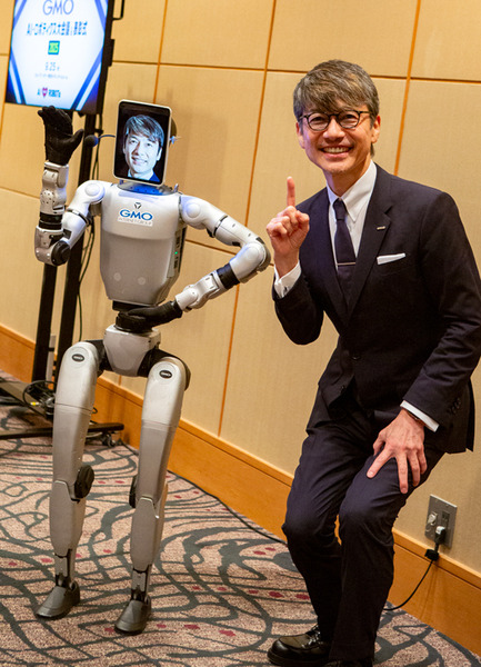 GMO熊谷氏「ヒューマノイドは自動車産業を超える」家庭にも普及する？ 熊谷氏がCEOのAIヒューマノイドと共同記者会見