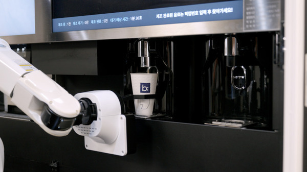 無人ロボットカフェ「b;eat」日本上陸に向けてクラファン開始 ヒルストン・ジャパン