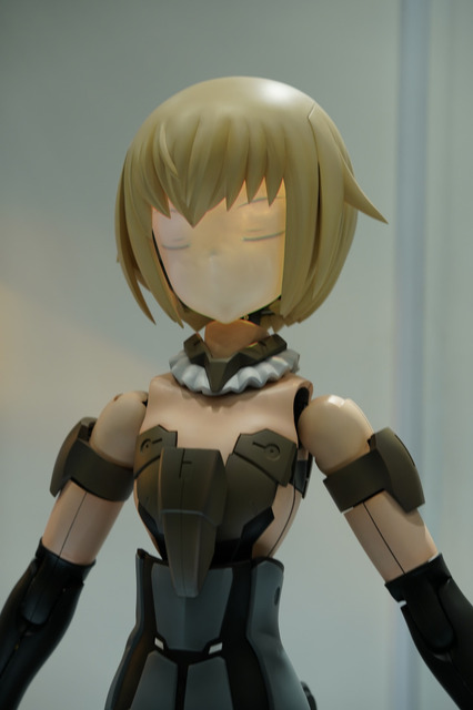 身長150cmの動いてしゃべるキューティーロイド『轟雷』全日本模型ホビーショーで初披露へ　55cmのロボットドールと特別演出で競演