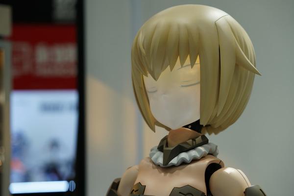 身長150cmの動いてしゃべるキューティーロイド『轟雷』全日本模型ホビーショーで初披露へ　55cmのロボットドールと特別演出で競演