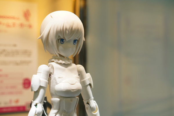 身長150cmの動いてしゃべるキューティーロイド『轟雷』全日本模型ホビーショーで初披露へ　55cmのロボットドールと特別演出で競演