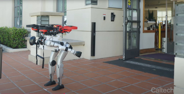ヒューマノイドロボット×ドローンの試み カリフォルニア工科大学・TIIの共同研究