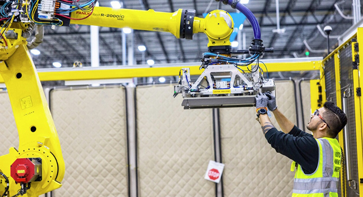 Amazon、複数のAIロボットを統合制御する「次世代ロボットシステム」と「運用管理者を支援するAIエージェント」を発表