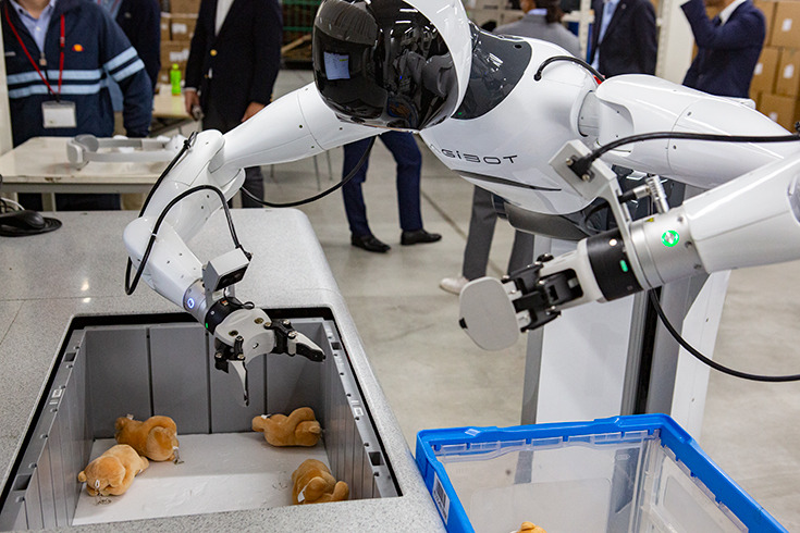 【動画】日本の物流倉庫でもついにヒューマノイドの試験導入が始まる！完全自律のピッキング作業を公開