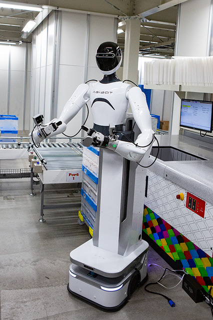 【動画】日本の物流倉庫でもついにヒューマノイドの試験導入が始まる！完全自律のピッキング作業を公開
