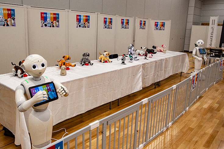 ロボットとの“ちょっと先の未来”を体験！ 家族連れやカップルでにぎわう「ちょもろー2025」竹芝で開催　ともだちロボットが人気