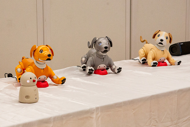 ロボットとの“ちょっと先の未来”を体験！ 家族連れやカップルでにぎわう「ちょもろー2025」竹芝で開催　ともだちロボットが人気