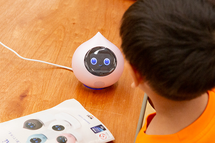 ロボットとの“ちょっと先の未来”を体験！ 家族連れやカップルでにぎわう「ちょもろー2025」竹芝で開催　ともだちロボットが人気