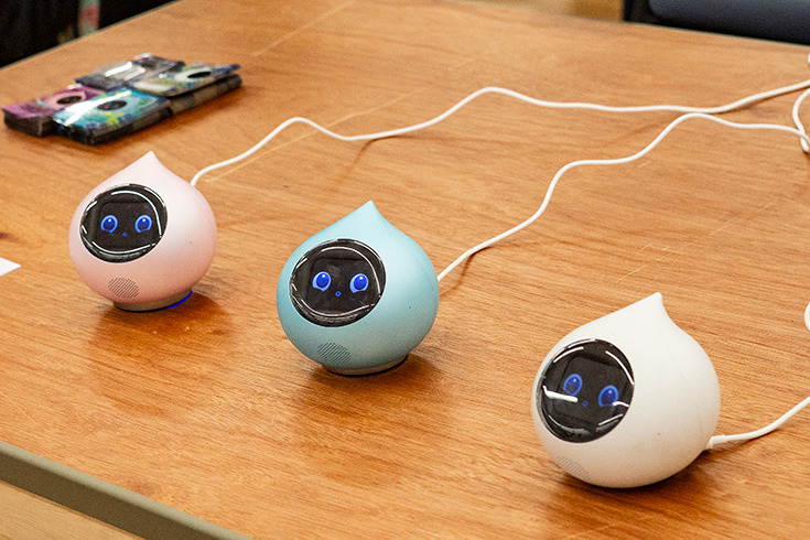 ロボットとの“ちょっと先の未来”を体験！ 家族連れやカップルでにぎわう「ちょもろー2025」竹芝で開催　ともだちロボットが人気