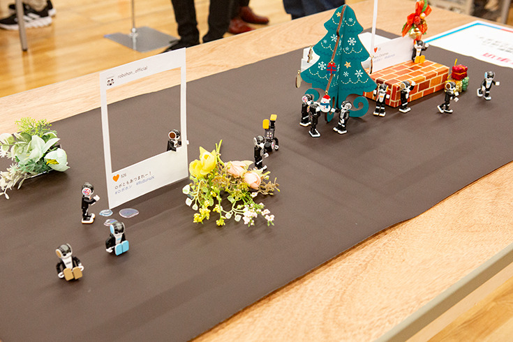 ロボットとの“ちょっと先の未来”を体験！ 家族連れやカップルでにぎわう「ちょもろー2025」竹芝で開催　ともだちロボットが人気