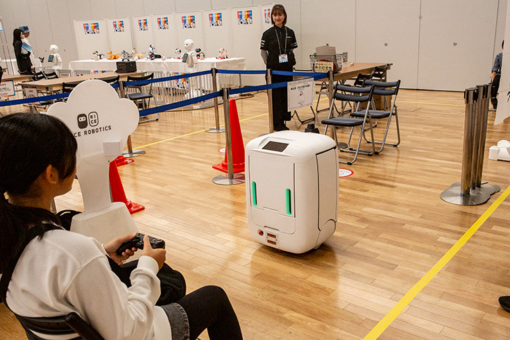 ロボットとの“ちょっと先の未来”を体験！ 家族連れやカップルでにぎわう「ちょもろー2025」竹芝で開催　ともだちロボットが人気