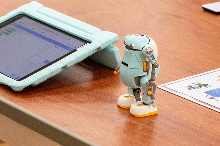 ロボットとの“ちょっと先の未来”を体験！ 家族連れやカップルでにぎわう「ちょもろー2025」竹芝で開催　ともだちロボットが人気