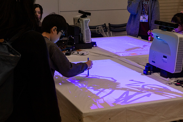 ロボットとの“ちょっと先の未来”を体験！ 家族連れやカップルでにぎわう「ちょもろー2025」竹芝で開催　ともだちロボットが人気