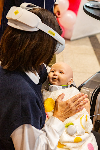 ロボットとの“ちょっと先の未来”を体験！ 家族連れやカップルでにぎわう「ちょもろー2025」竹芝で開催　ともだちロボットが人気