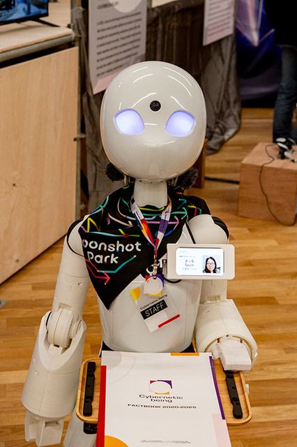 ロボットとの“ちょっと先の未来”を体験！ 家族連れやカップルでにぎわう「ちょもろー2025」竹芝で開催　ともだちロボットが人気