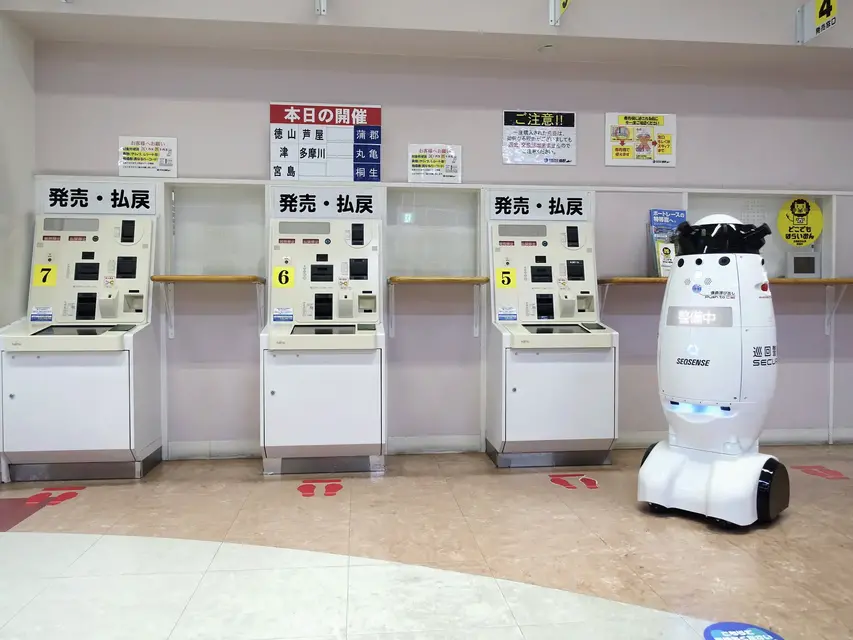 SEQSENSEの警備ロボットSQ-2 鳥取のボートレース施設で本格稼働開始