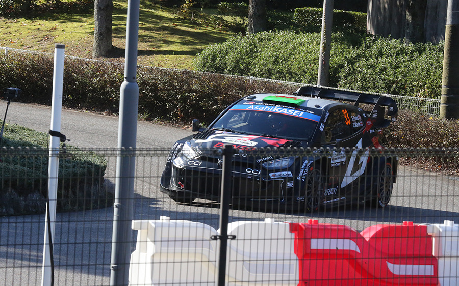 ラリージャパン開幕！トヨタGRドライバー同士のチャンピオン争いが始まる、シェイクダウンのトップはエバンス