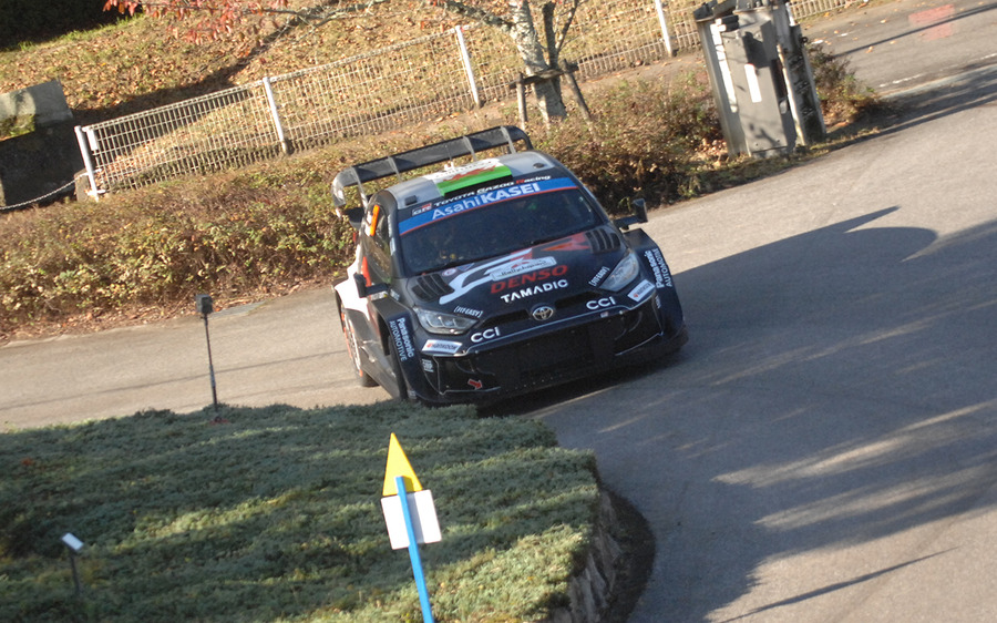 ラリージャパン開幕！トヨタGRドライバー同士のチャンピオン争いが始まる、シェイクダウンのトップはエバンス