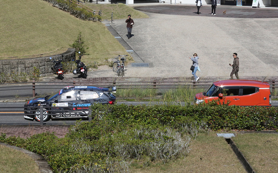 ラリージャパン開幕！トヨタGRドライバー同士のチャンピオン争いが始まる、シェイクダウンのトップはエバンス