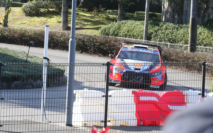 ラリージャパン開幕！トヨタGRドライバー同士のチャンピオン争いが始まる、シェイクダウンのトップはエバンス