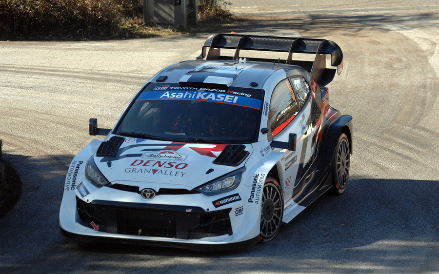 ラリージャパン開幕！トヨタGRドライバー同士のチャンピオン争いが始まる、シェイクダウンのトップはエバンス