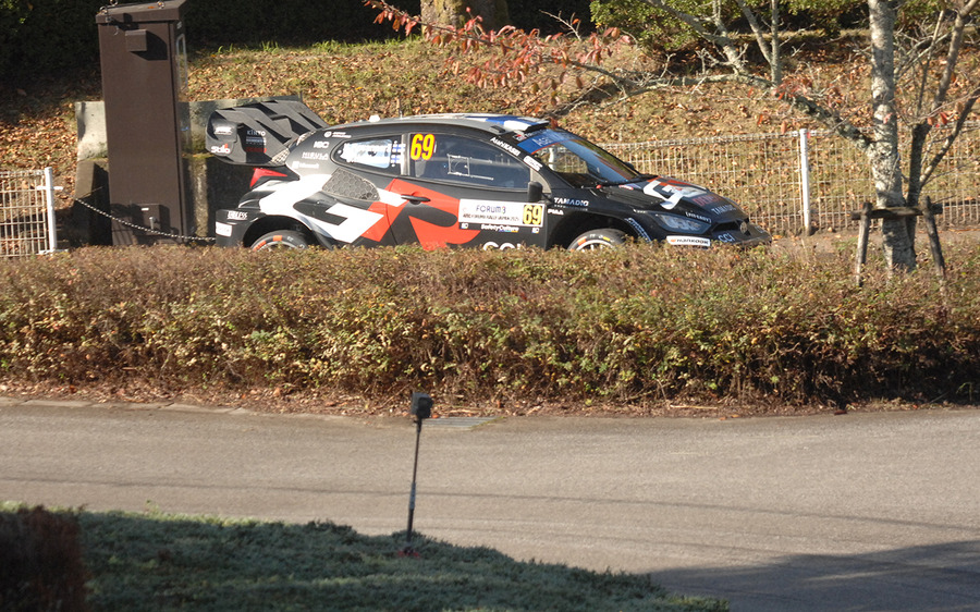 ラリージャパン開幕！トヨタGRドライバー三つ巴のチャンピオン争い、シェイクダウンのトップはエバンス