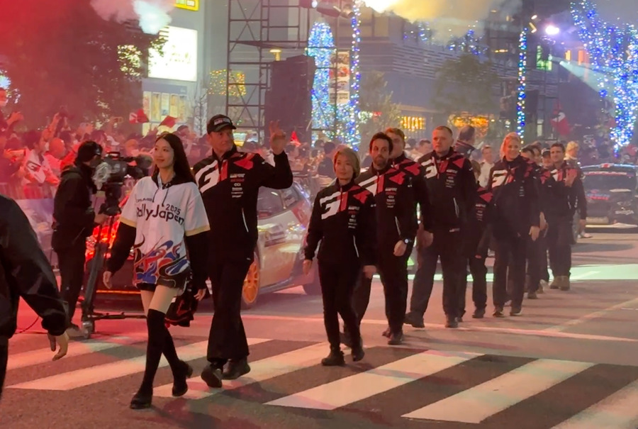 WRCラリージャパン開幕セレモニー、ラリーカー全51台が集結！ファン熱狂のパレード披露