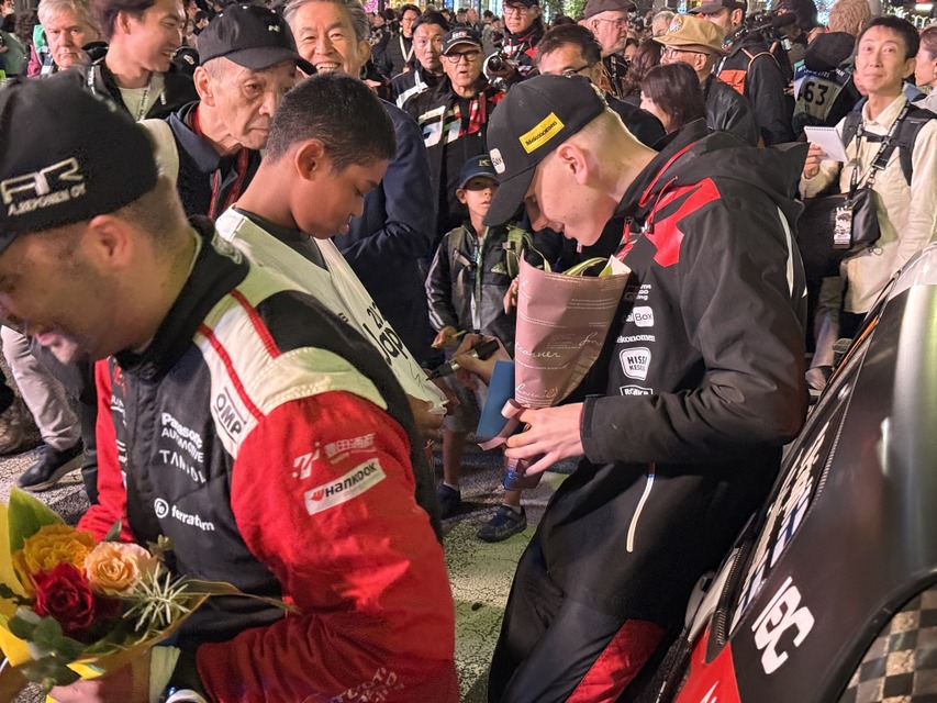 WRCラリージャパン開幕セレモニー、ラリーカー全51台が集結！ファン熱狂のパレード披露